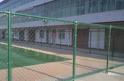 供应组装式篮球场网球场勾花包塑围隔离网