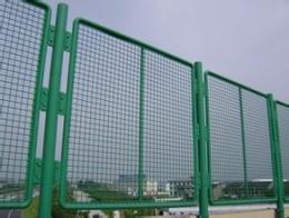 供应框架式篮球场网球场勾花包塑围隔离网